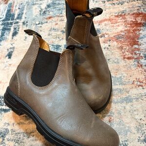 Blundstone Taupe Leather Chelsea Boots